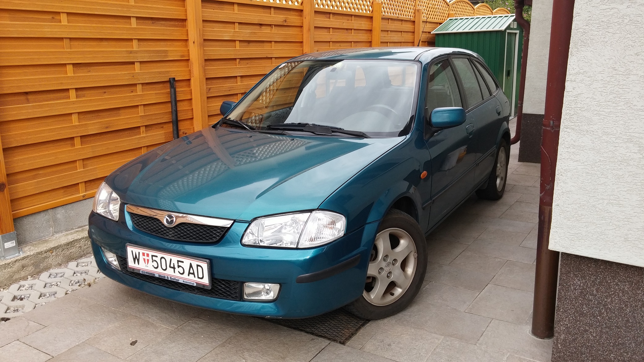 Mazda 323 F - � 1450