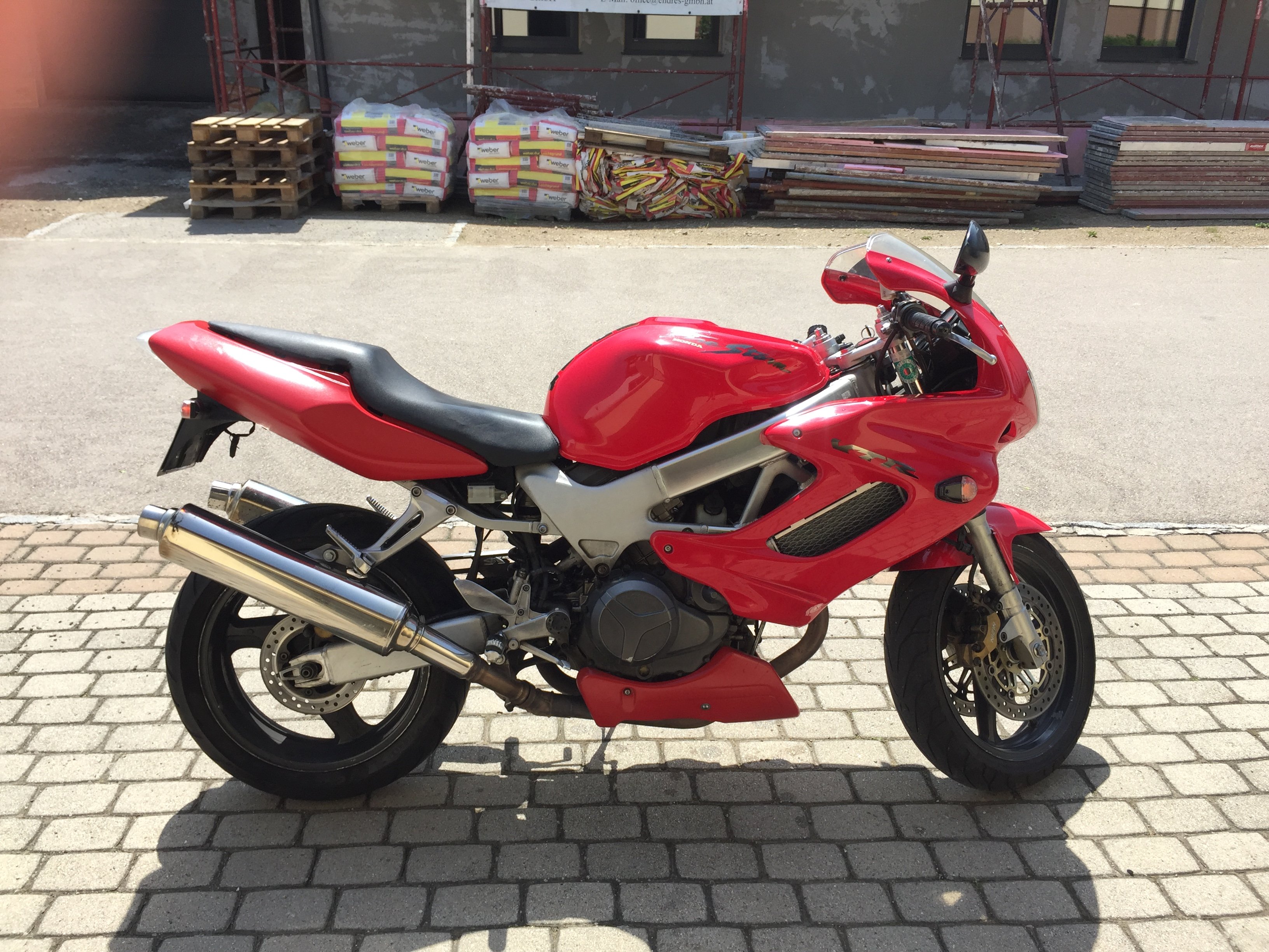 Honda   VTR 1000 Fire Storm - � 1900